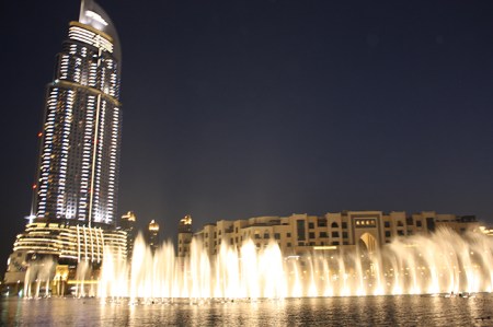 Dancing-Light-Show-At-The-Dubai-Fountain